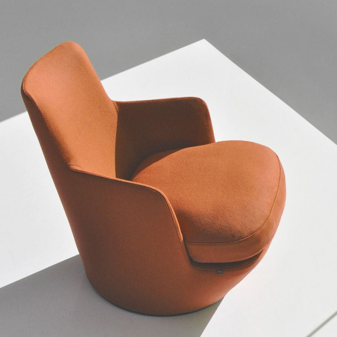 Lo Turn Lounge Chair Bensen   