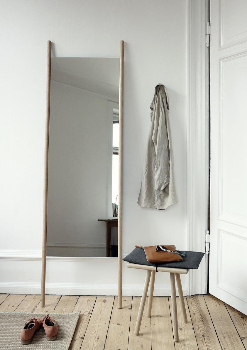 Georg Mirror Demo FRITZ HANSEN   