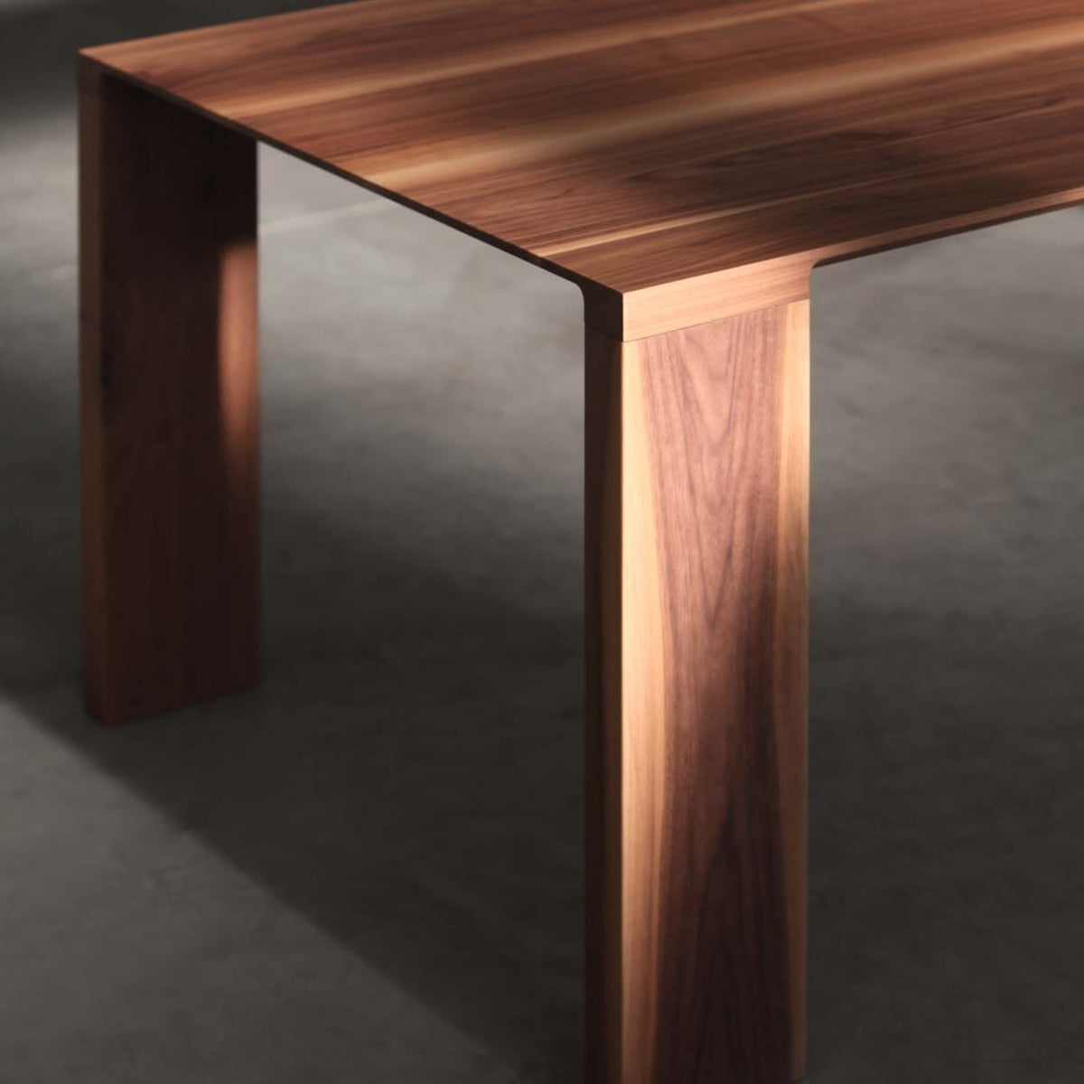 Radii Table Dining Table Bensen   